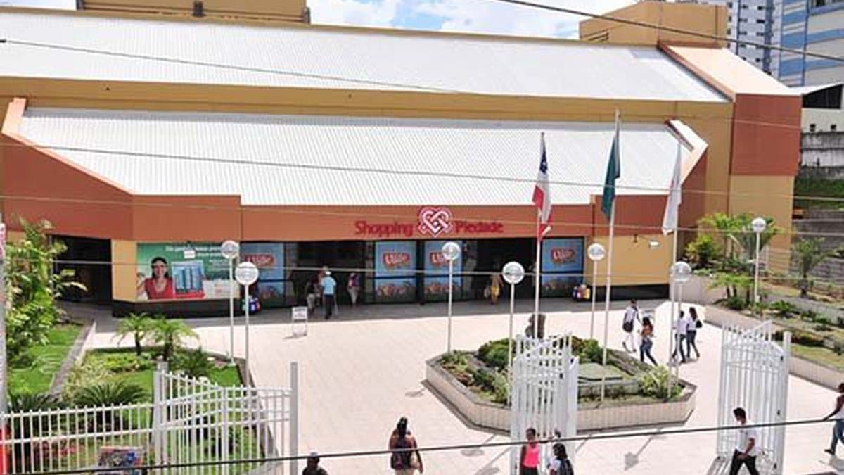 Fachada do Shopping Piedade, o shopping onde fica a loja.
